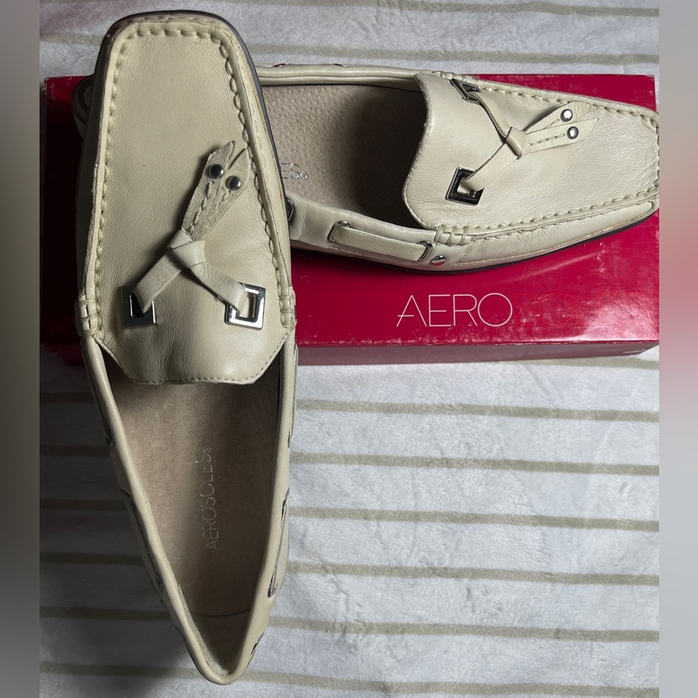 CLEARANCE - ANY 2 PAIRS OF SHOES $35 Aerosoles Bone Leather flats size 6.5